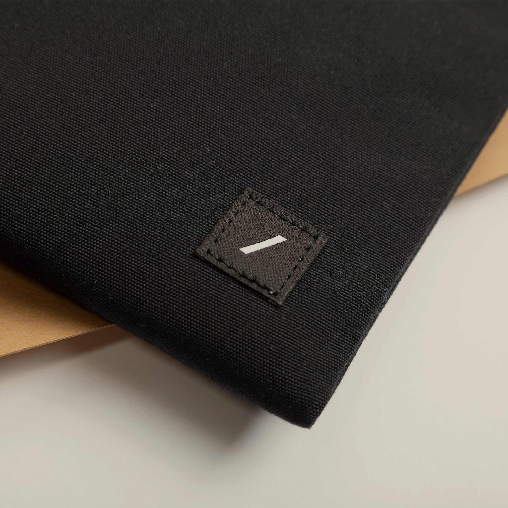 غطاء Native Union W.F.A لجهاز MacBook Pro 16"