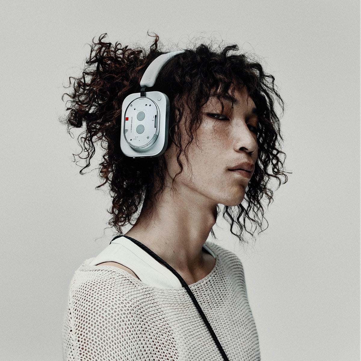 سماعة Nothing (1) مع ضمان دولي لمدة عام واحد